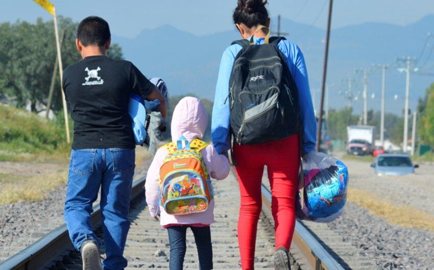  Niños Solitos Cruzando la frontera