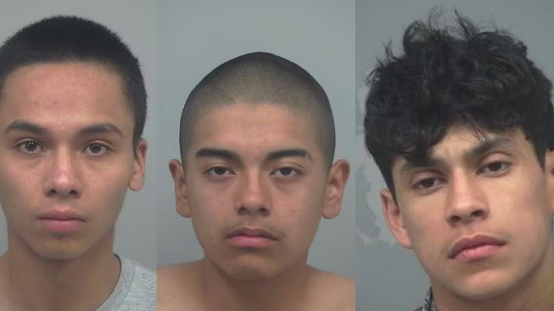 De izquierda a derecha los tres sospechosos: Miguel Angel, Sebastia┤n Reséndiz y Abraham Quintanar.