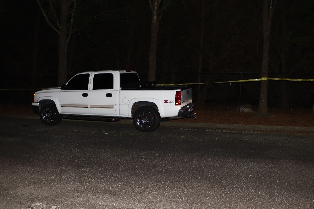 El cuerpo del hispano fue encontrado en su propia camioneta según la policia.