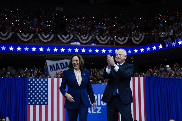 Queda por ver si la visión positiva del binomio Harris-Walz, con la contagiosa risa de ella, criticada, por cierto, por Trump, y la jocosidad y el carisma de él, y sus propuestas sensatas e incluyentes se imponen sobre la visión retrógrada y extremista del equipo Trump-Vance.