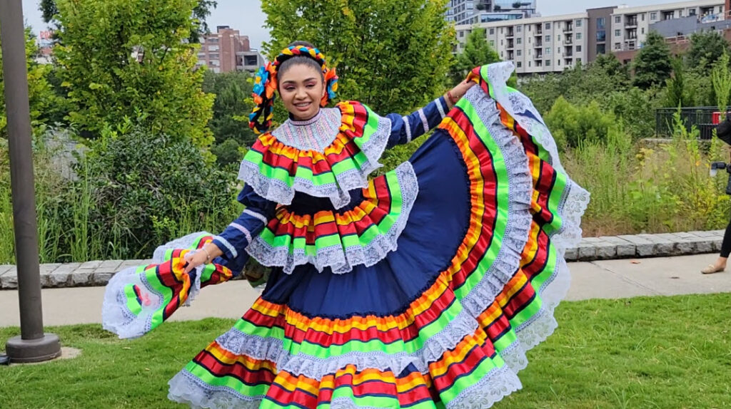 Estamos Aquí Fiesta está diseñado para mostrar y celebrar la rica diversidad de la cultura, la herencia y las tradiciones latinas.