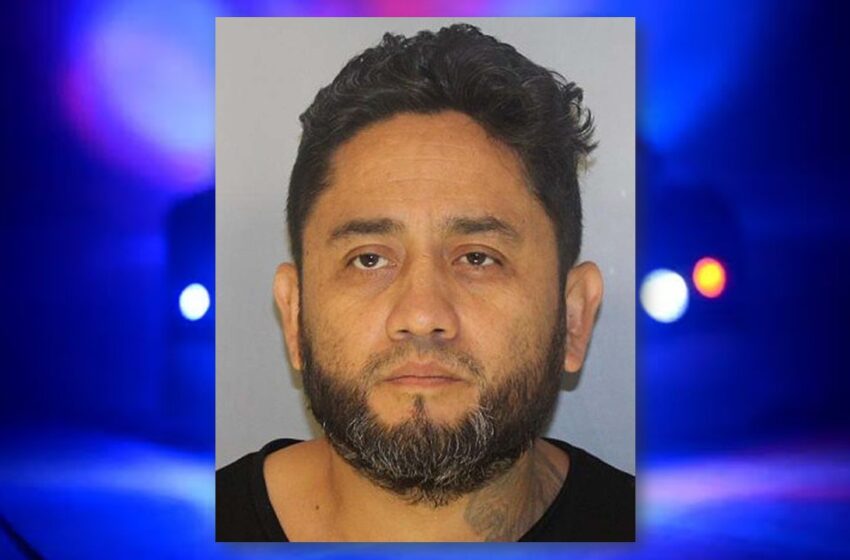 La Oficina del Sheriff indicó que Cruz Chávez era sospechoso de agredir sexualmente a dos niñas menores de 12 años entre octubre de 2015 y octubre de 2017.